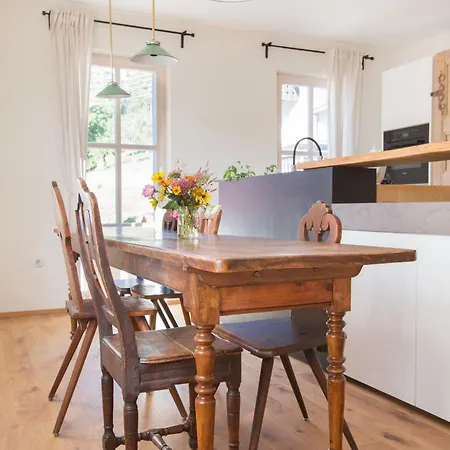 Schulhaus * Enzklösterle